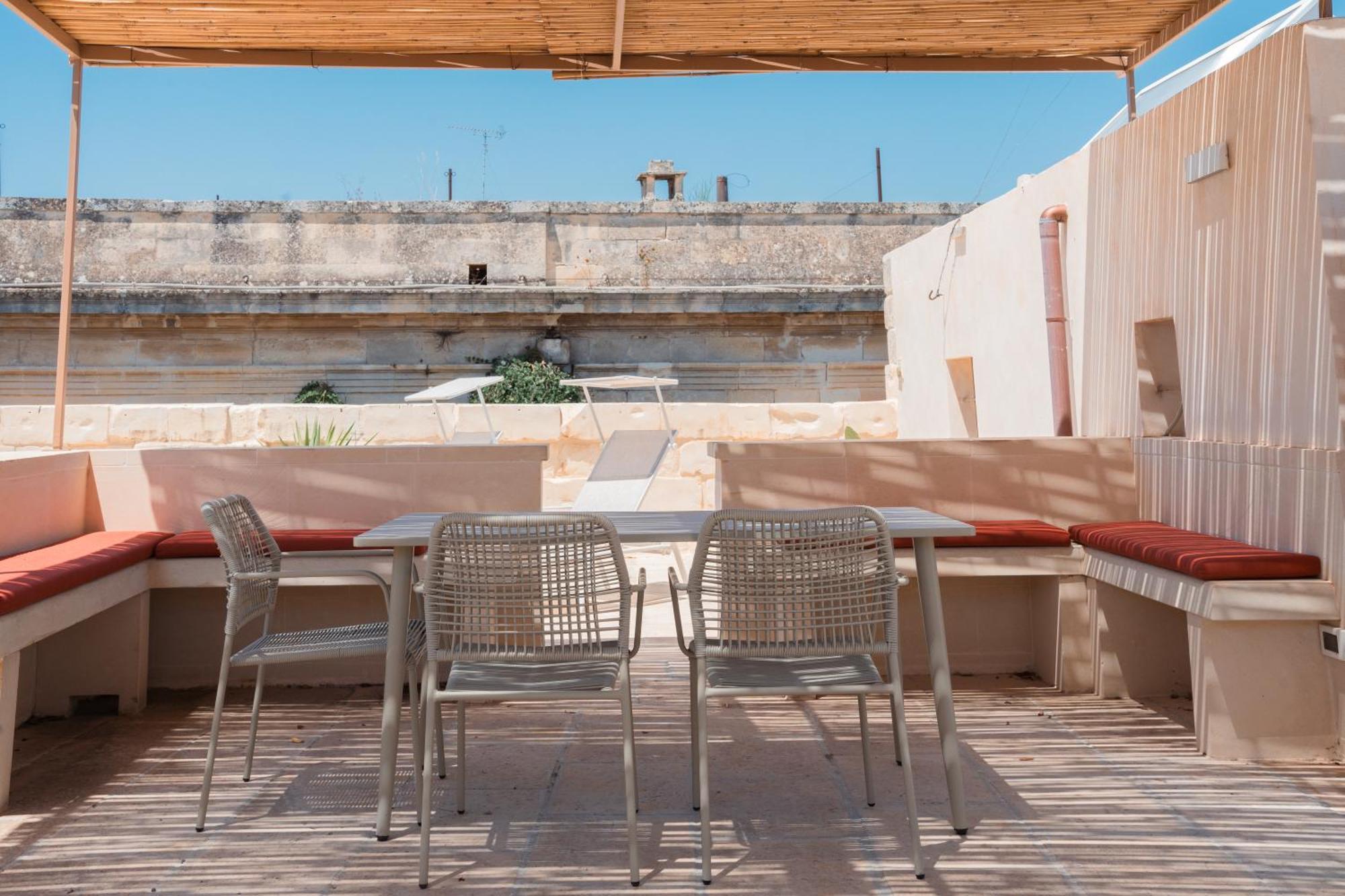 Lotus Apartment & Rooftop By Residence Colibri Лечче Экстерьер фото